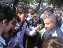Valerio Piccioni con estudiantes de periodismo
