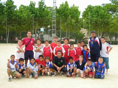 Trabajo de fútbol siete con niños de 10 a 12 años en un contexto  socio-cultural cimentado por la pluralidad del colectivo. Metodología del  entrenamiento adaptada a la diversidad del conjunto