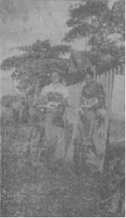 Imagen 4. De izquierda a derecha: Arnoldo Valverde y Rodrigo Meza, primero y segundo lugares en la carrera ciclística San José-Puntarenas de 1936