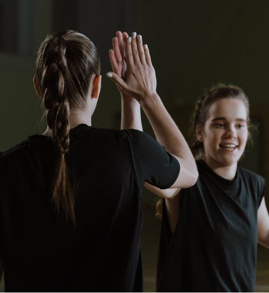 Imagen 1. El mero aprendizaje del deporte en la escuela, sus técnicas y reglamentos, y su práctica sistemática y regulada no determinarían por sí mismas la trasmisión de valores