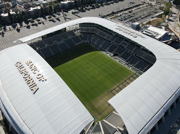 Imagen 1. El estadio Los Angeles Memorial Coliseum&nbsp;fue demolido en 2016 y en su lugar se construyó el Banc of California Stadium