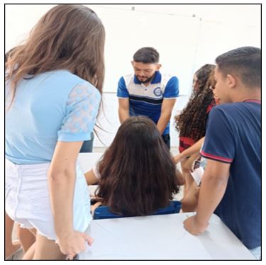 Figura 1. Momento inicial: explicando a dinâmica da aula