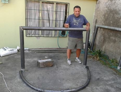 Figura 11. Entre Carlos Pérez y José Acosta han armado toda la infraestructura del hockey en Costa Rica hasta los arcos