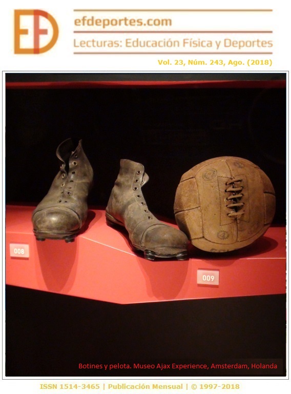 Botines y pelota del pasado. Museo Ajax Experience, Amsterdam, Holanda