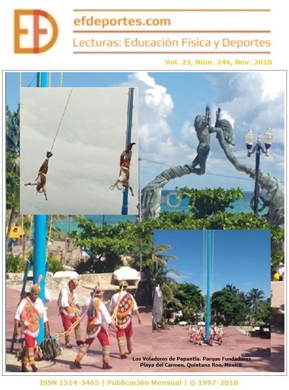 Los Voladores de Papantla. Parque Fundadores, Playa del Carmen, Quintana Roo, México